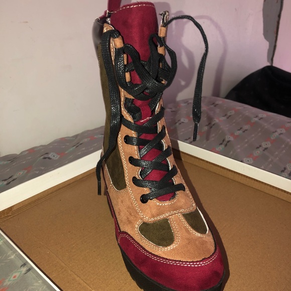 BOOTS - Picture 2 of 3